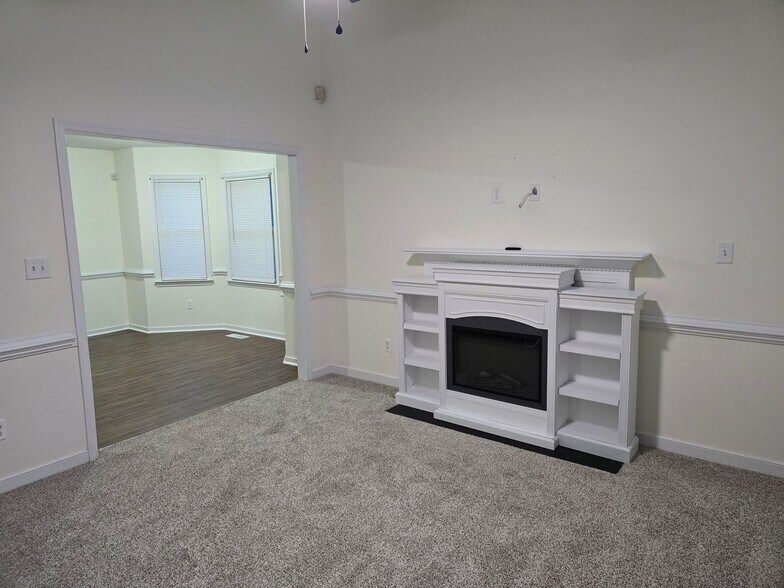 Building Photo - 7406 Pineleaf Dr