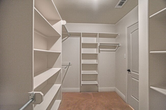 Building Photo - 110 Vienne Pl