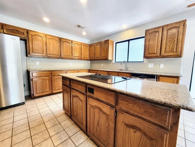 Building Photo - Beautiful and Spacious 4 BR / 3 BA Home fo...