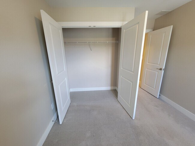 Building Photo - Spacious 3 level, 4 bedroom townhome with attached 2 car garage at Silver Meadows Townhomes on Lo...