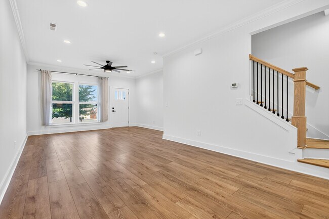 Building Photo - 409 Lellyett St