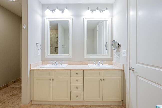 Building Photo - 350 19th St S