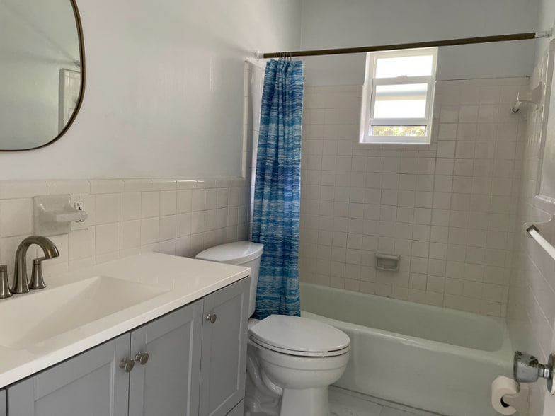 Building Photo - 627 92nd Ave N