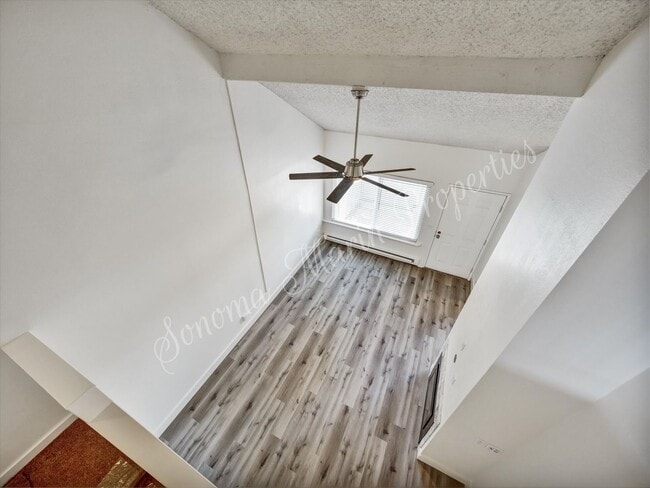 Building Photo - 2 Bedroom 1.5 Bath 2 Car Garage Includes W...