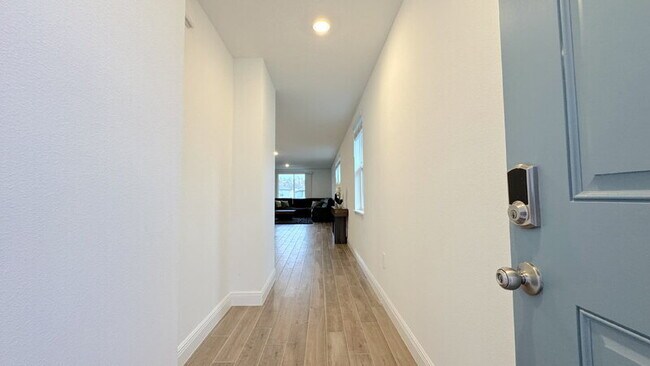 Building Photo - 213 Links Ter Blvd