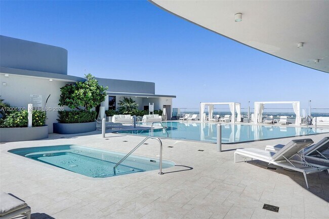 Building Photo - 1000 Brickell Plaza