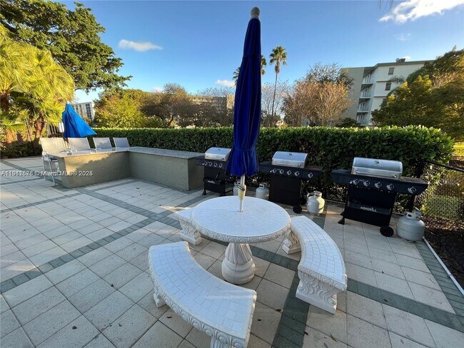 Building Photo - 2230 N Cypress Bend Dr