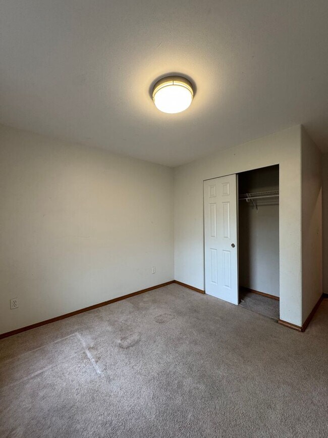 Building Photo - Spacious 4-Bedroom Home for Lease in Cul-de-Sac