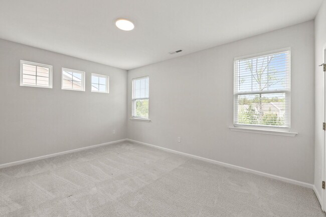 Building Photo - 1039 Commack Dr