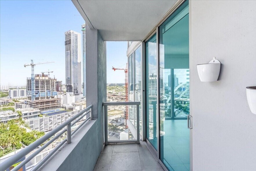 Building Photo - 888 Biscayne Blvd