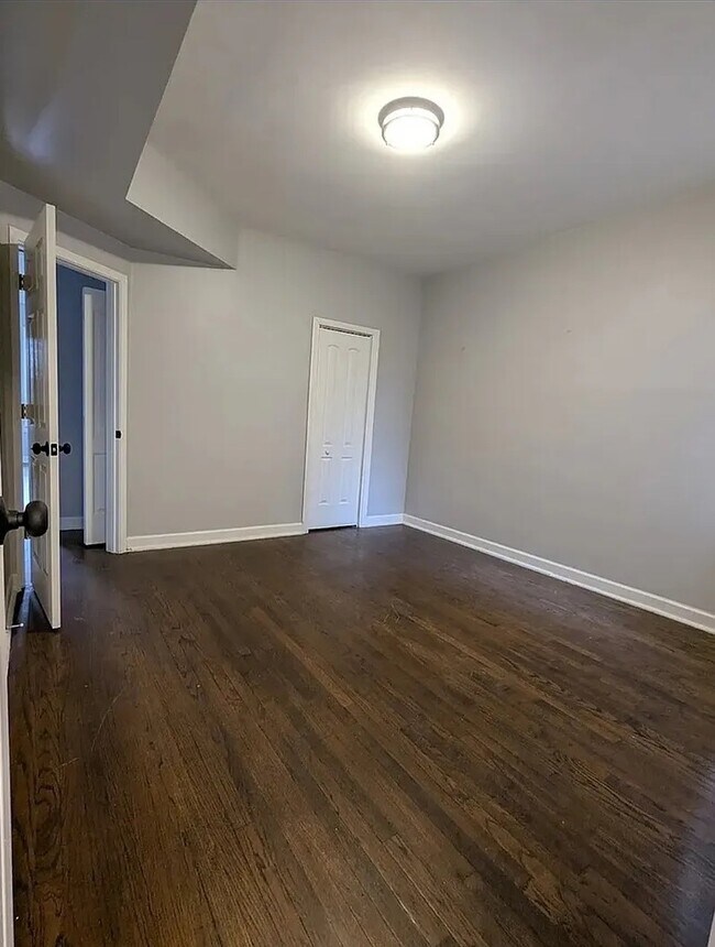 Building Photo - 7545 S May St