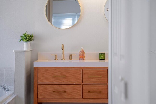 Building Photo - 6274 Glenn Cliff Wy