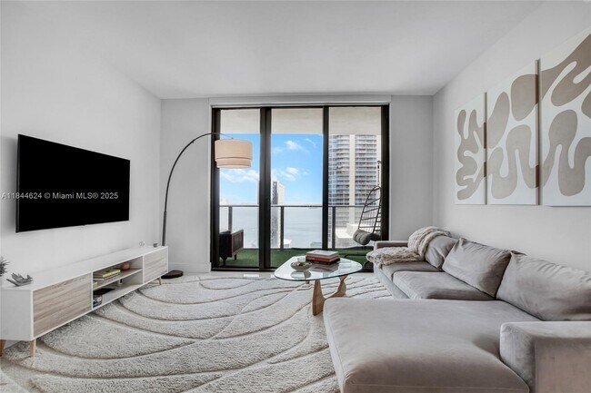 Building Photo - 1010 Brickell Ave