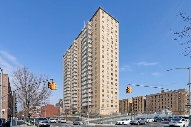 Primary Photo - Lind-Ric Apartments