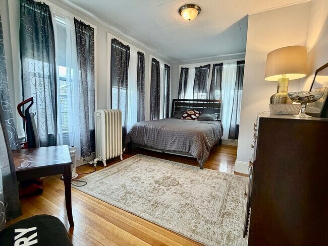 Building Photo - 7 Judson St