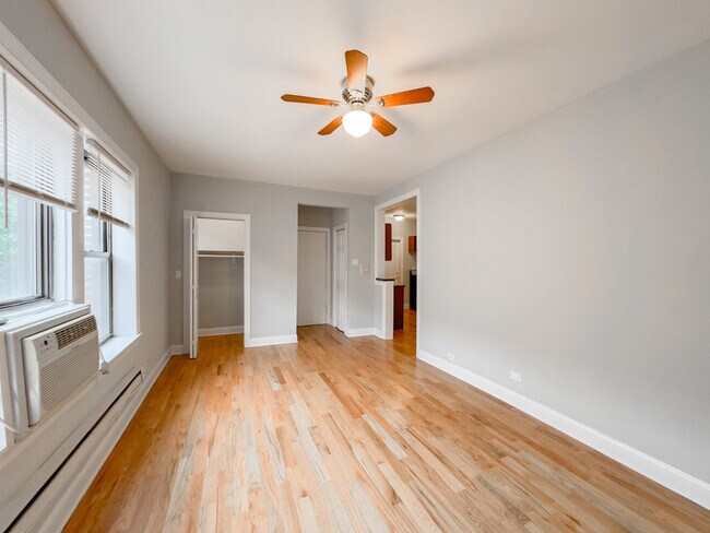 Building Photo - 3725 N Pine Grv