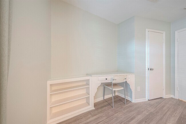 Building Photo - 7810 Locke Ln
