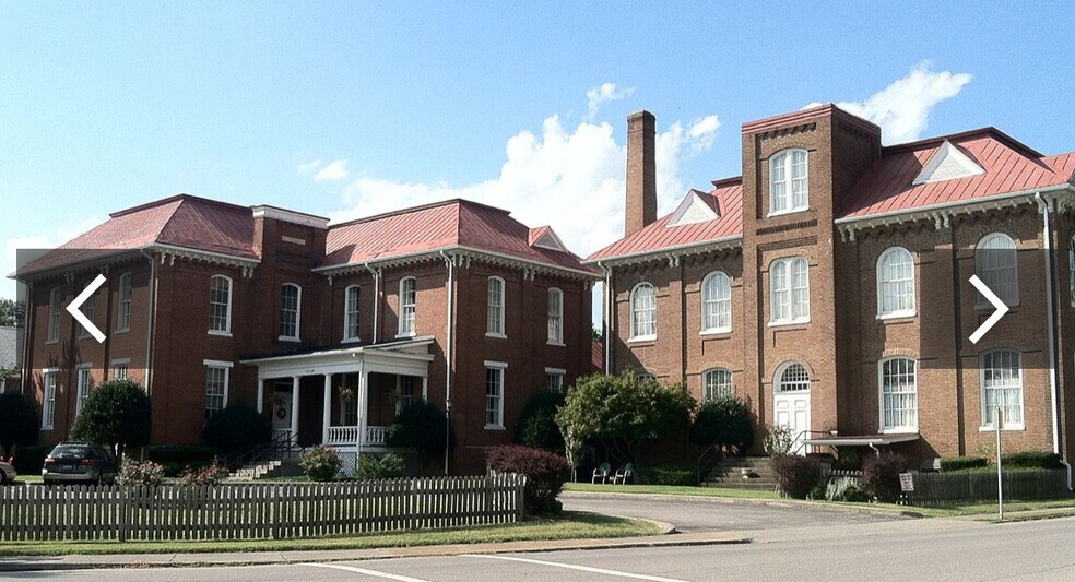 Building Photo - 133 Academy St