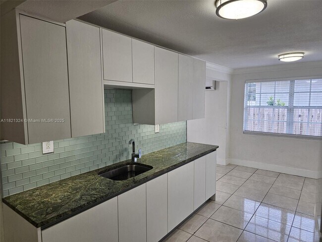 Building Photo - 651 SW 66th Ave