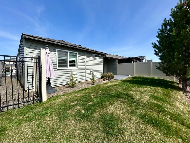 Building Photo - Stunning 3 bedroom 2 bathroom home in Meri...