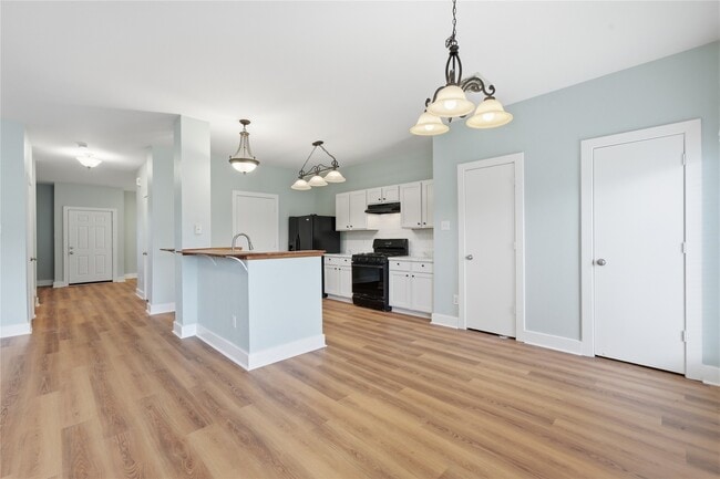 Building Photo - 1613 Palcio Real Dr
