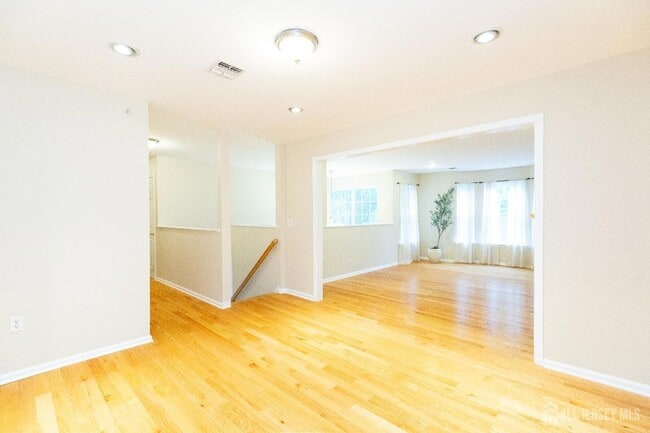 Building Photo - 127 Forest Dr