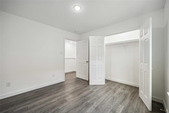 Building Photo - 2312 Wavell St