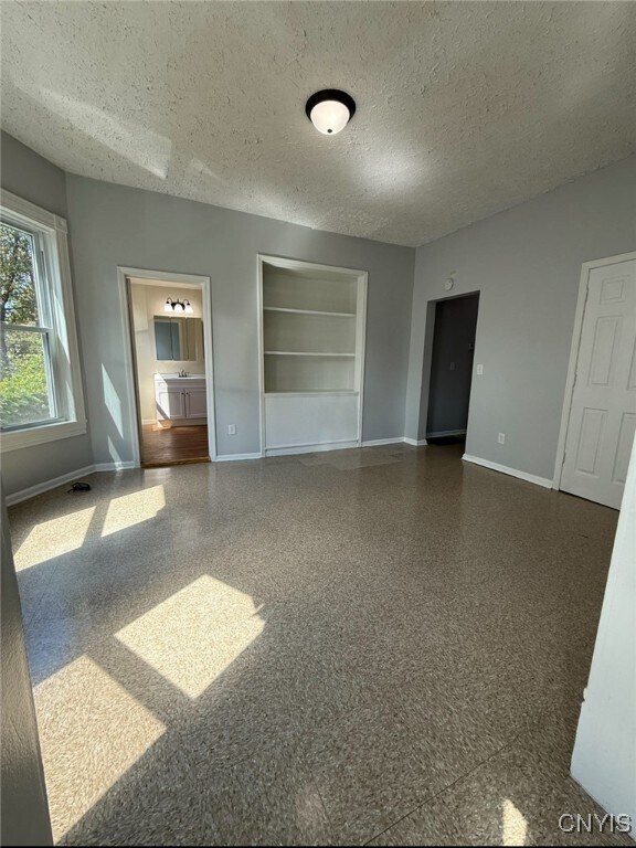 Building Photo - 302 Kellogg St
