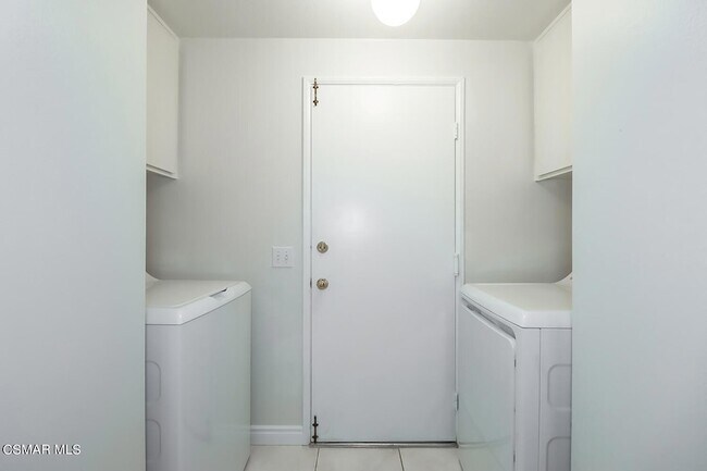 Building Photo - 4082 Avenida Verano