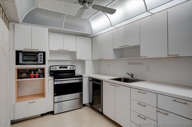 Building Photo - 3450 S Ocean Blvd