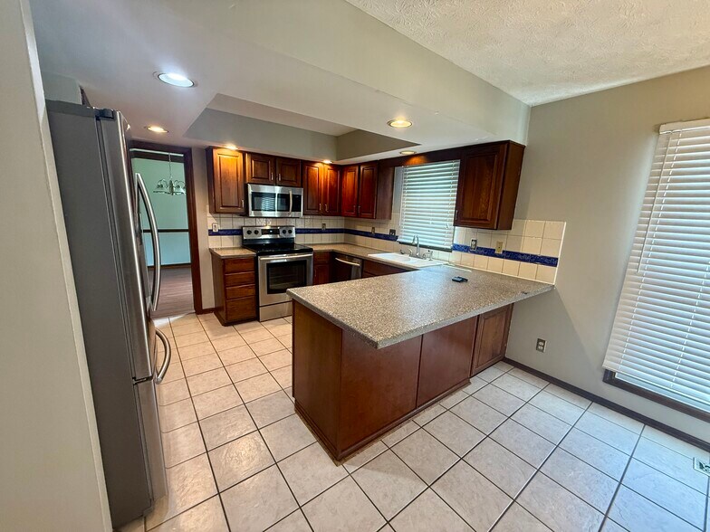 Building Photo - 7451 Mapleleaf Ct