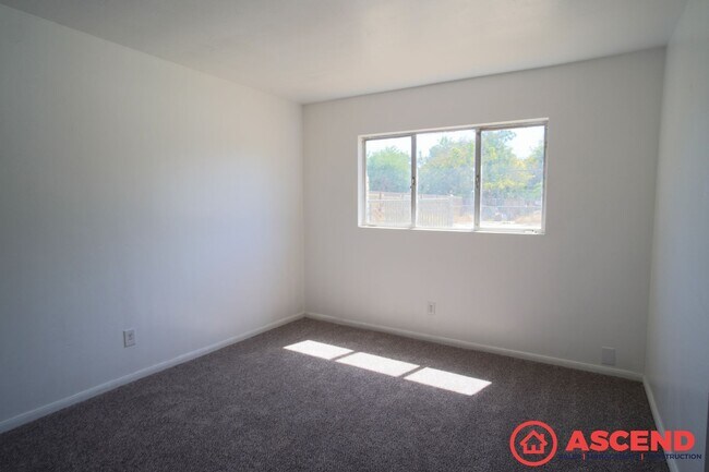 Building Photo - 25428 Barbara St