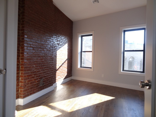 Building Photo - 5823 Myrtle Ave