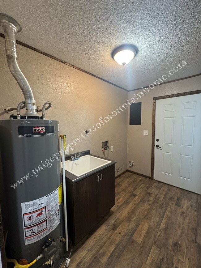 Building Photo - 1016 Kentwood Dr