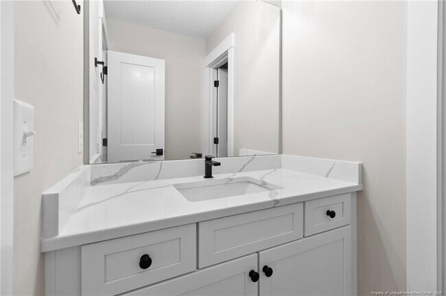 Building Photo - 22 S Shamrock Dr