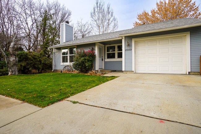 Building Photo - 2569 Camden Ln