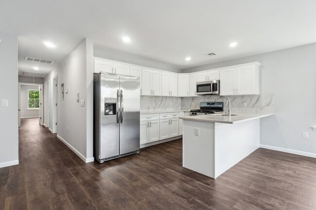 Building Photo - 889 S 17th St
