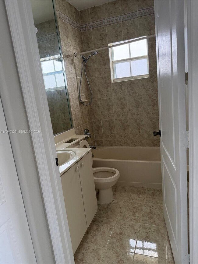 Building Photo - 7567 N Augusta Dr