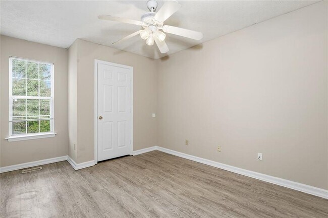 Building Photo - 1015 Plantation Way