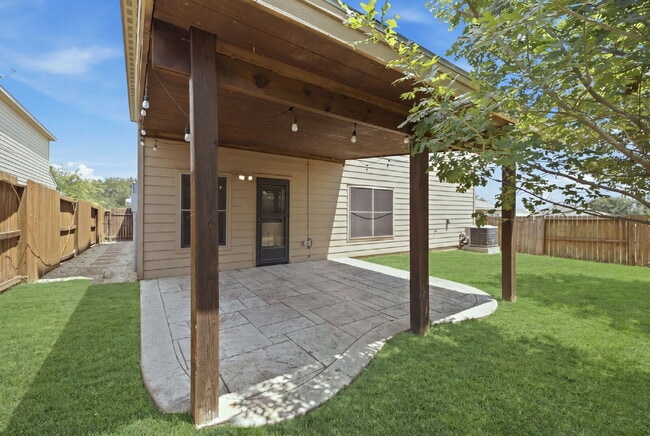Building Photo - House in a Gated community with SOLAR PANELS!