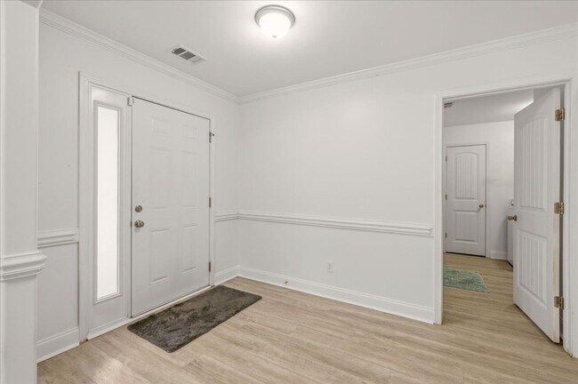 Building Photo - Spacious 5-Bedroom Home with Screened Patio & Private Fenced Yard in Guyton