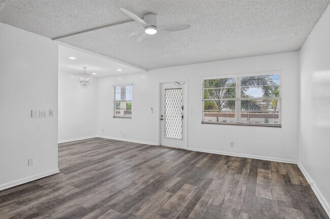 Building Photo - 3045 Cornwall C