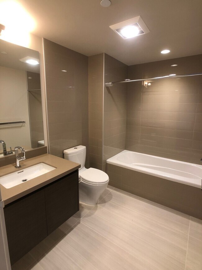 Building Photo - Insignia View - 2 Bedroom / 1.75 Bath w/ O...