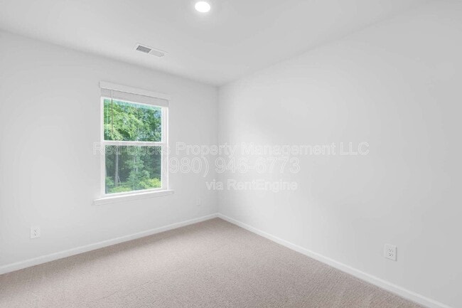 Building Photo - 5150 Hyrule Dr