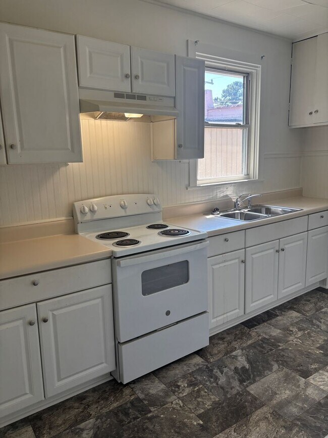 Building Photo - Three bedroom house - Hopewell, VA