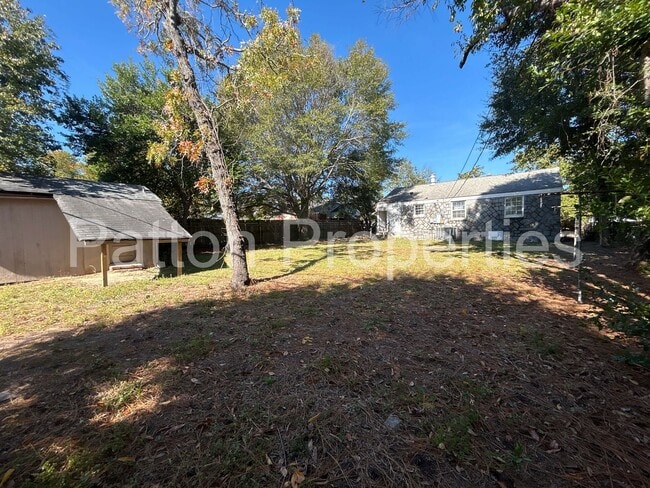 Building Photo - West Columbia Home