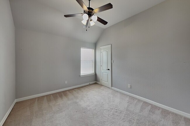 Building Photo - 601 Green Pointe Dr