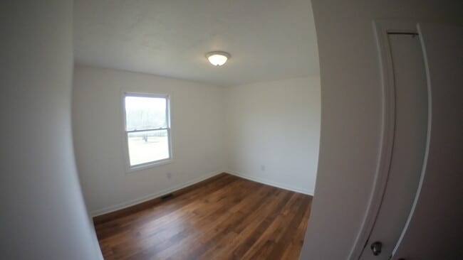 Building Photo - 217 Creekside Ct