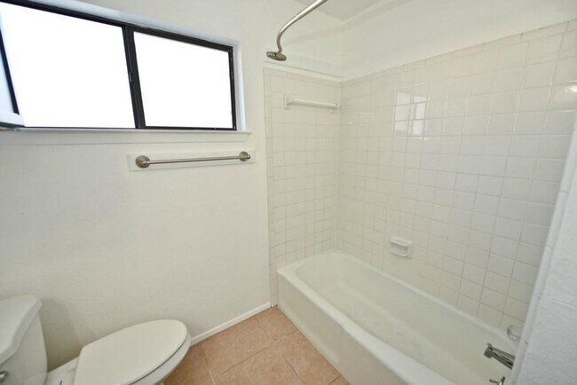 Building Photo - 1201 Westcott Dr