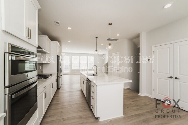Building Photo - 908 Mary Max Dr